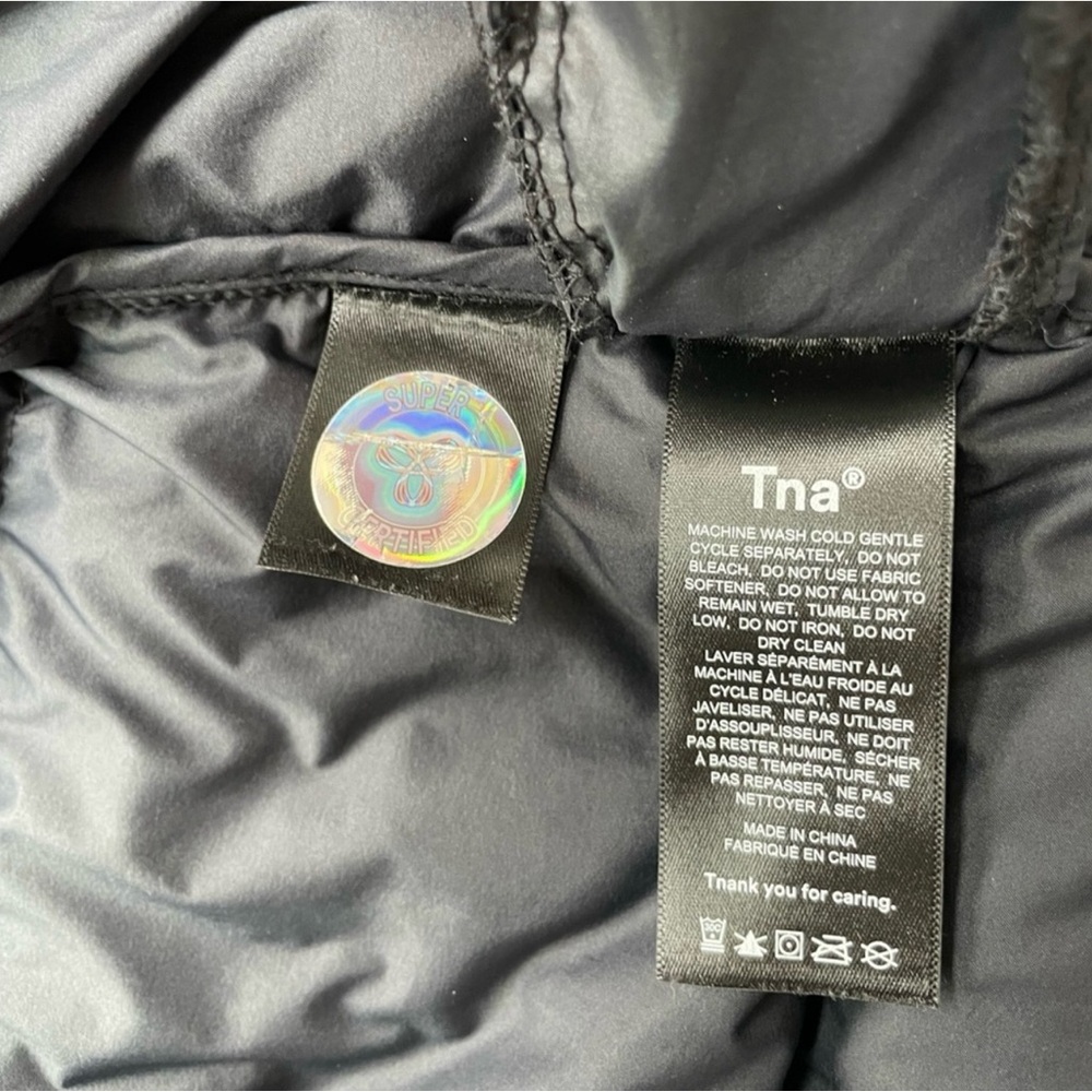 Aritzia Super (Re)Puff Black Jacket - Picture 7 of 8